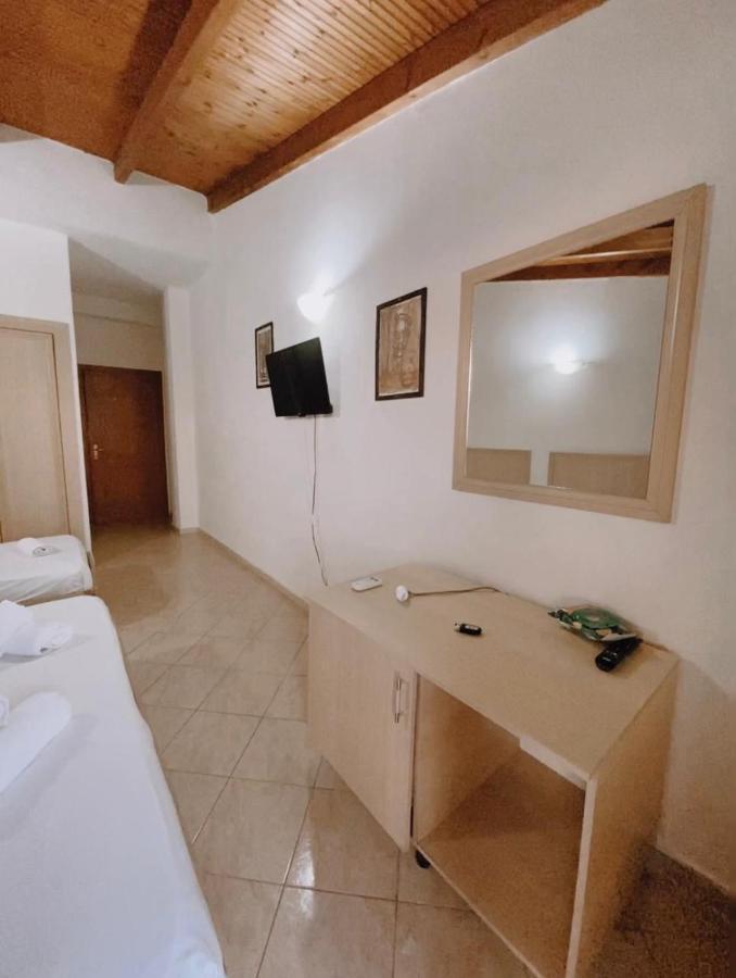Hotel Belle Vue Dhërmi エクステリア 写真